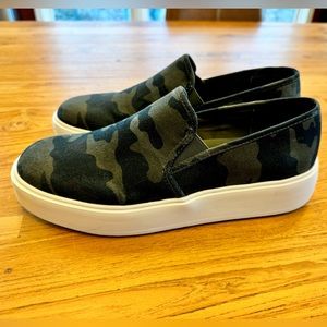 Steve Madden “Gills” Camouflage Slip-On Shoes